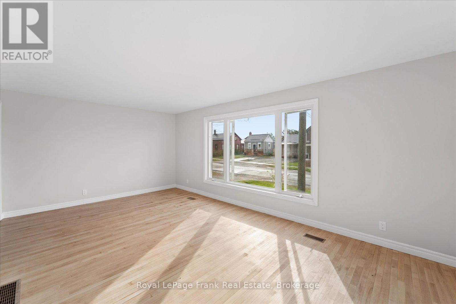 Single Family at 20 Shuter Street, Port Hope, Ontario - Photo 5 - RE/MAX Garden City Realty