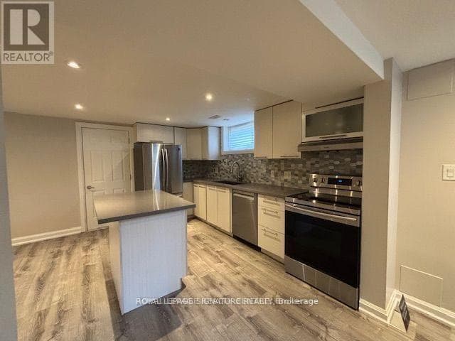 Single Family at Lower- 40 Summerfield Crescent, Toronto (Eringate-Centennial-West Deane), Ontario - Photo 9 - RE/MAX Garden City Realty