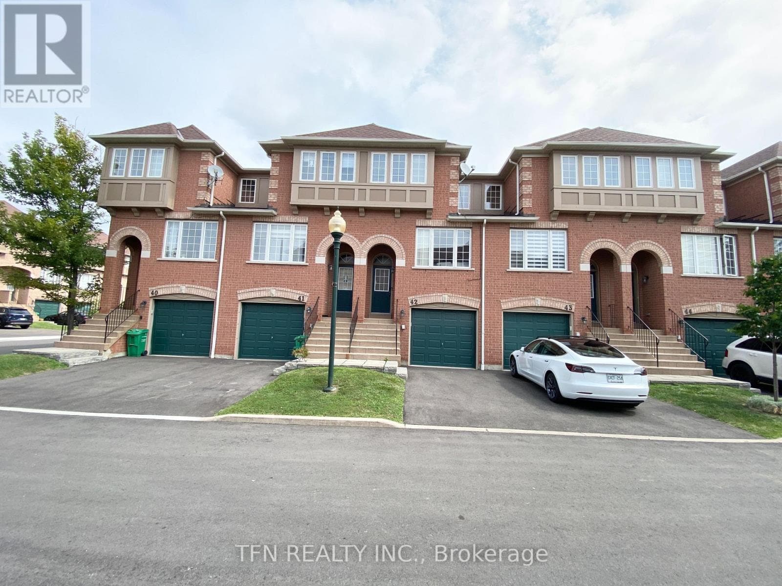 42- 3020 Cedarglen Gate