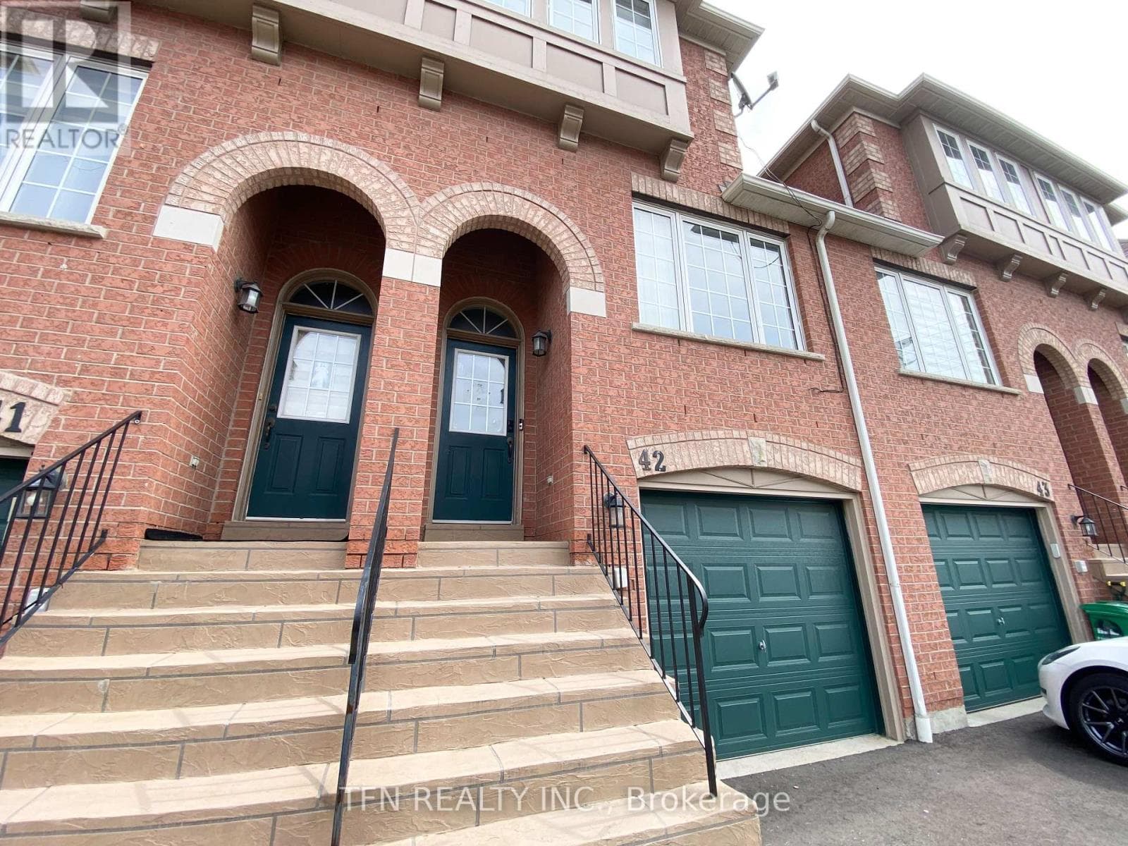 Single Family at 42- 3020 Cedarglen Gate, Mississauga (Erindale), Ontario - Photo 3 - RE/MAX Garden City Realty