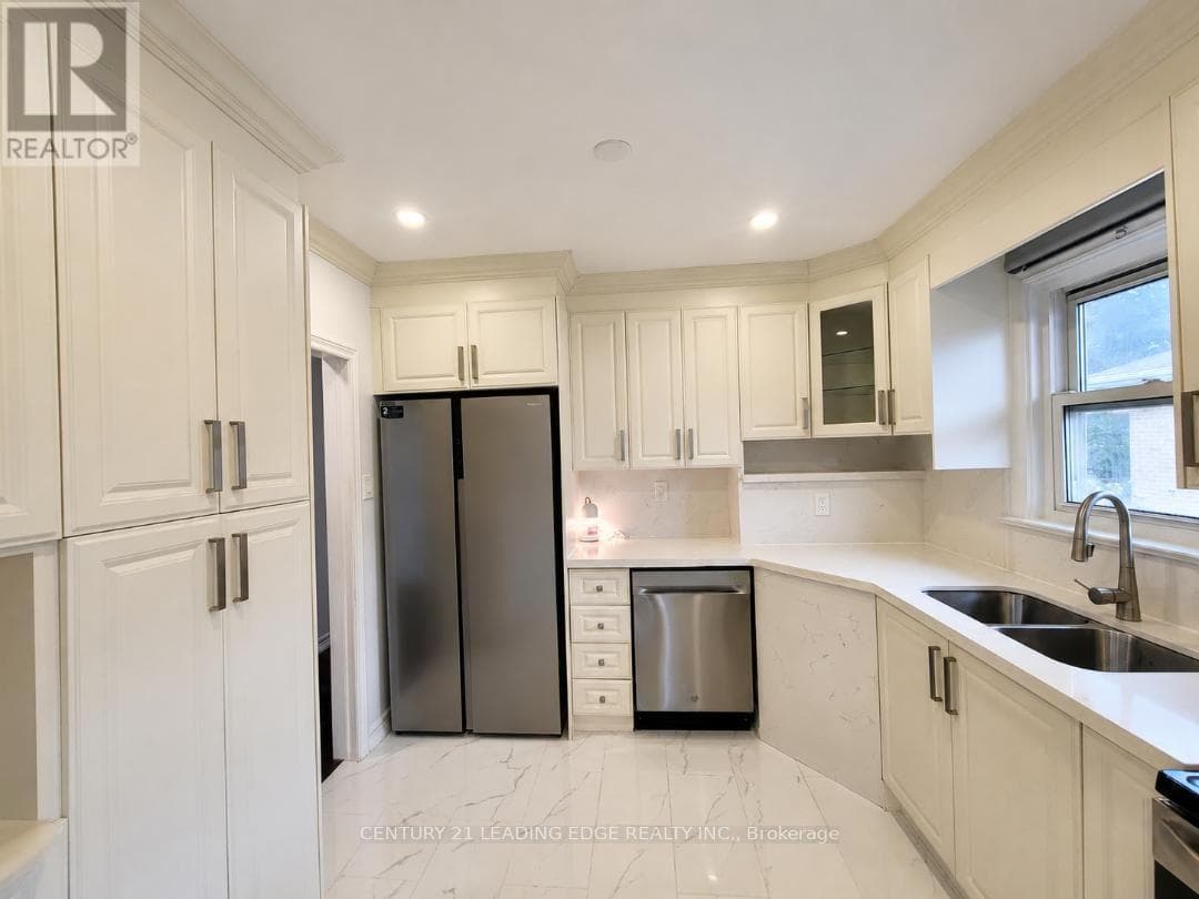 Single Family at 28 Eringate Drive, Toronto (Eringate-Centennial-West Deane), Ontario - Photo 9 - RE/MAX Garden City Realty