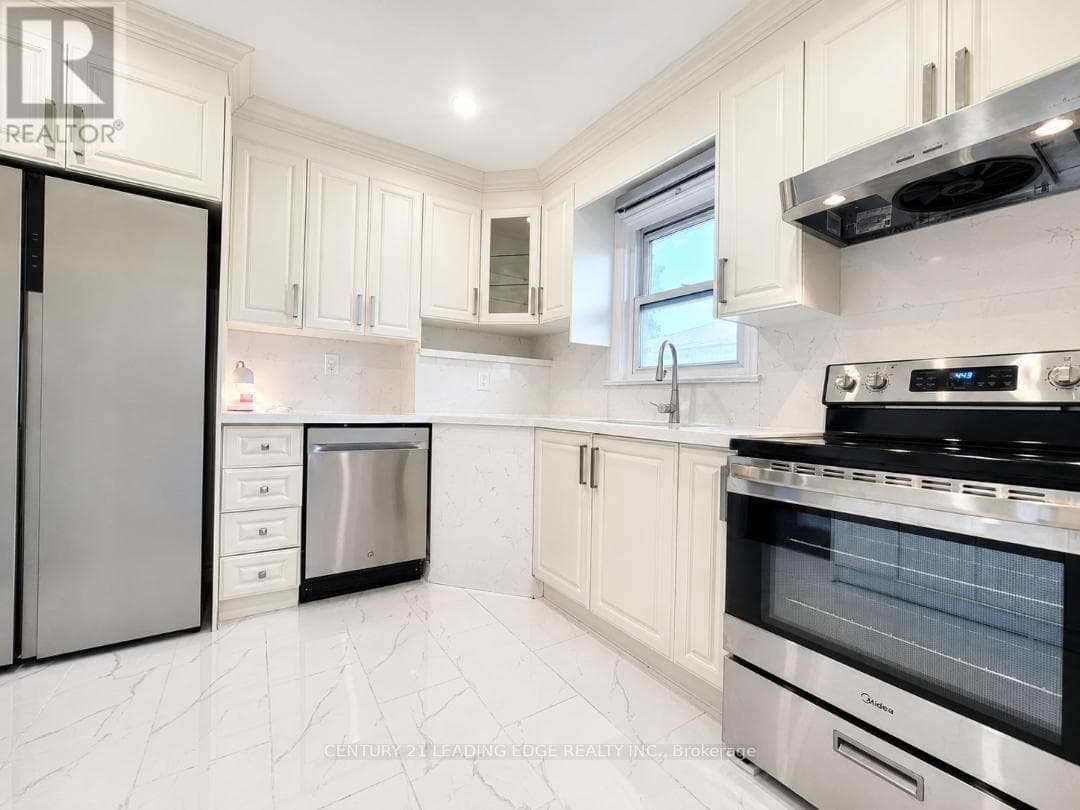Single Family at 28 Eringate Drive, Toronto (Eringate-Centennial-West Deane), Ontario - Photo 7 - RE/MAX Garden City Realty