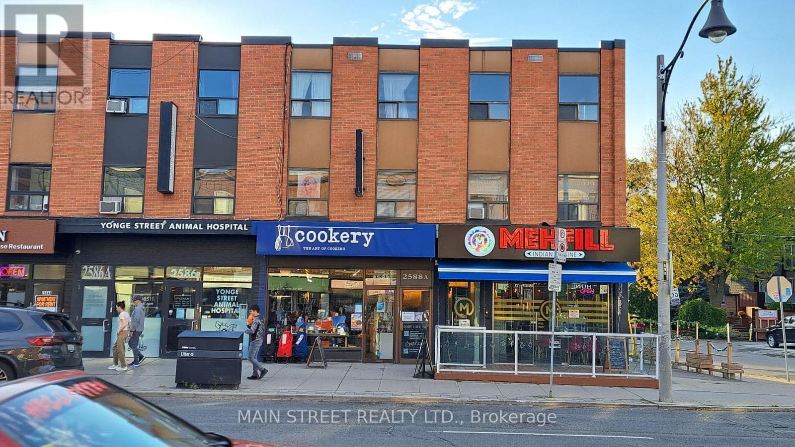 3- 2588A Yonge Street