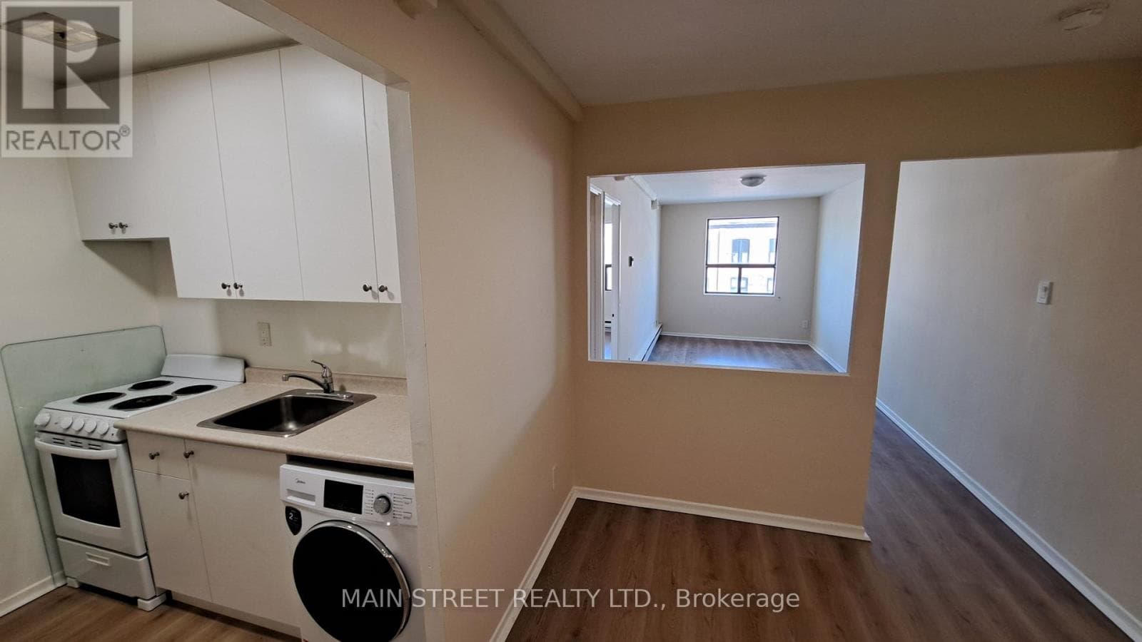 Single Family at 3- 2588A Yonge Street, Toronto (Lawrence Park South), Ontario - Photo 10 - RE/MAX Garden City Realty