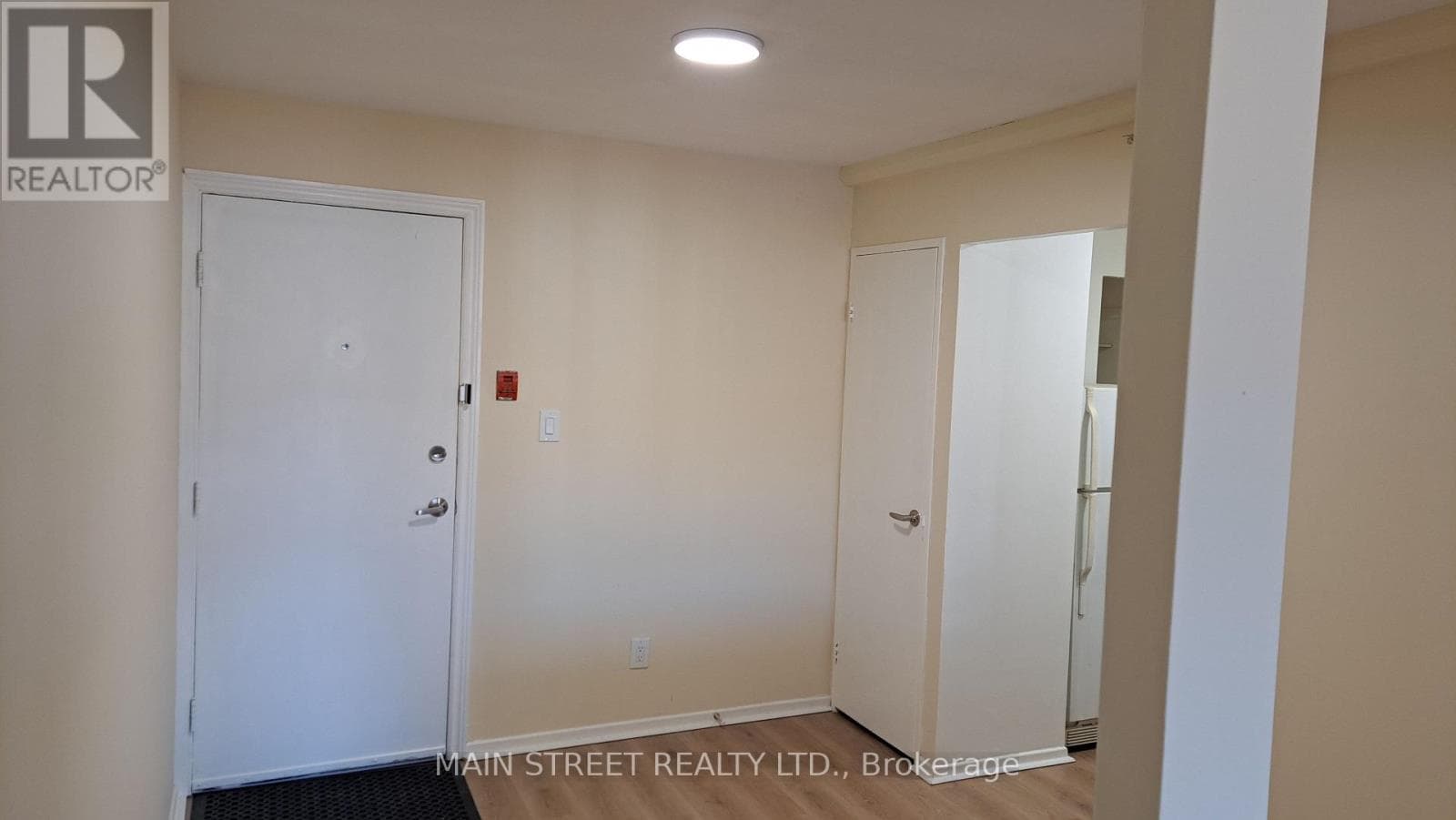 Single Family at 3- 2588A Yonge Street, Toronto (Lawrence Park South), Ontario - Photo 6 - RE/MAX Garden City Realty