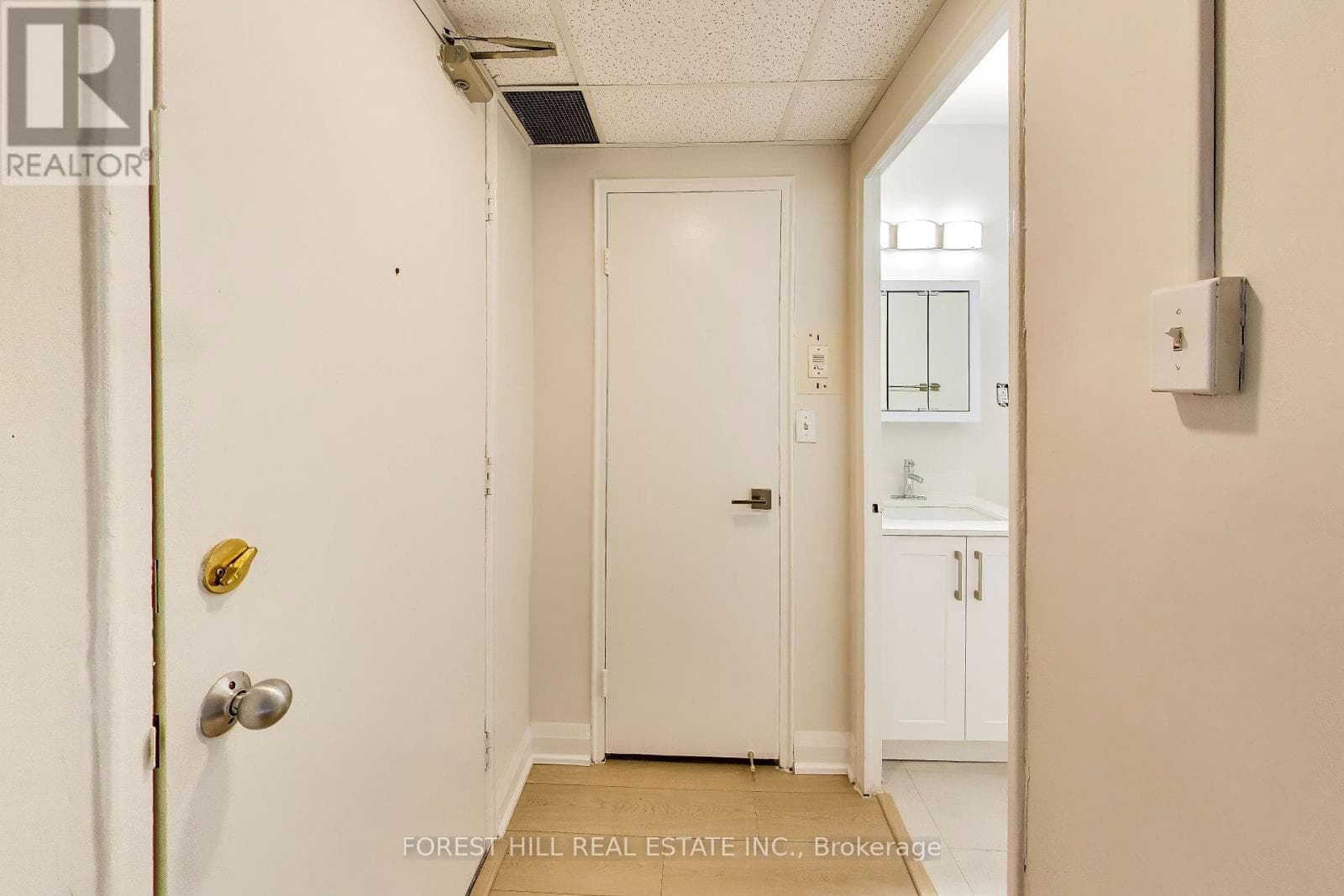 Multi-family at 501- 291 Avenue Road, Toronto (Yonge-St. Clair), Ontario - Photo 7 - RE/MAX Garden City Realty