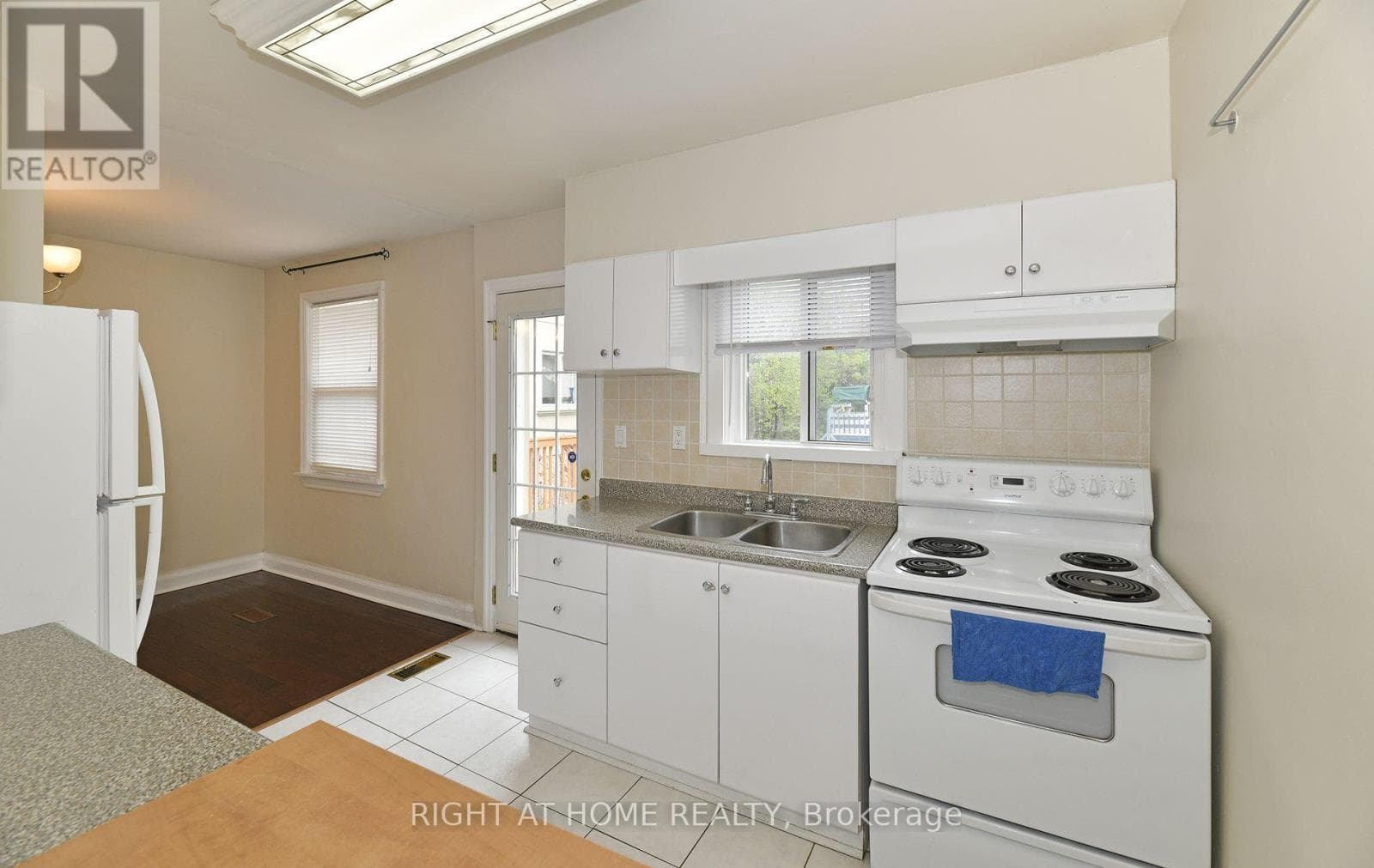 Single Family at 234 Poyntz Avenue, Toronto (Lansing-Westgate), Ontario - Photo 9 - RE/MAX Garden City Realty