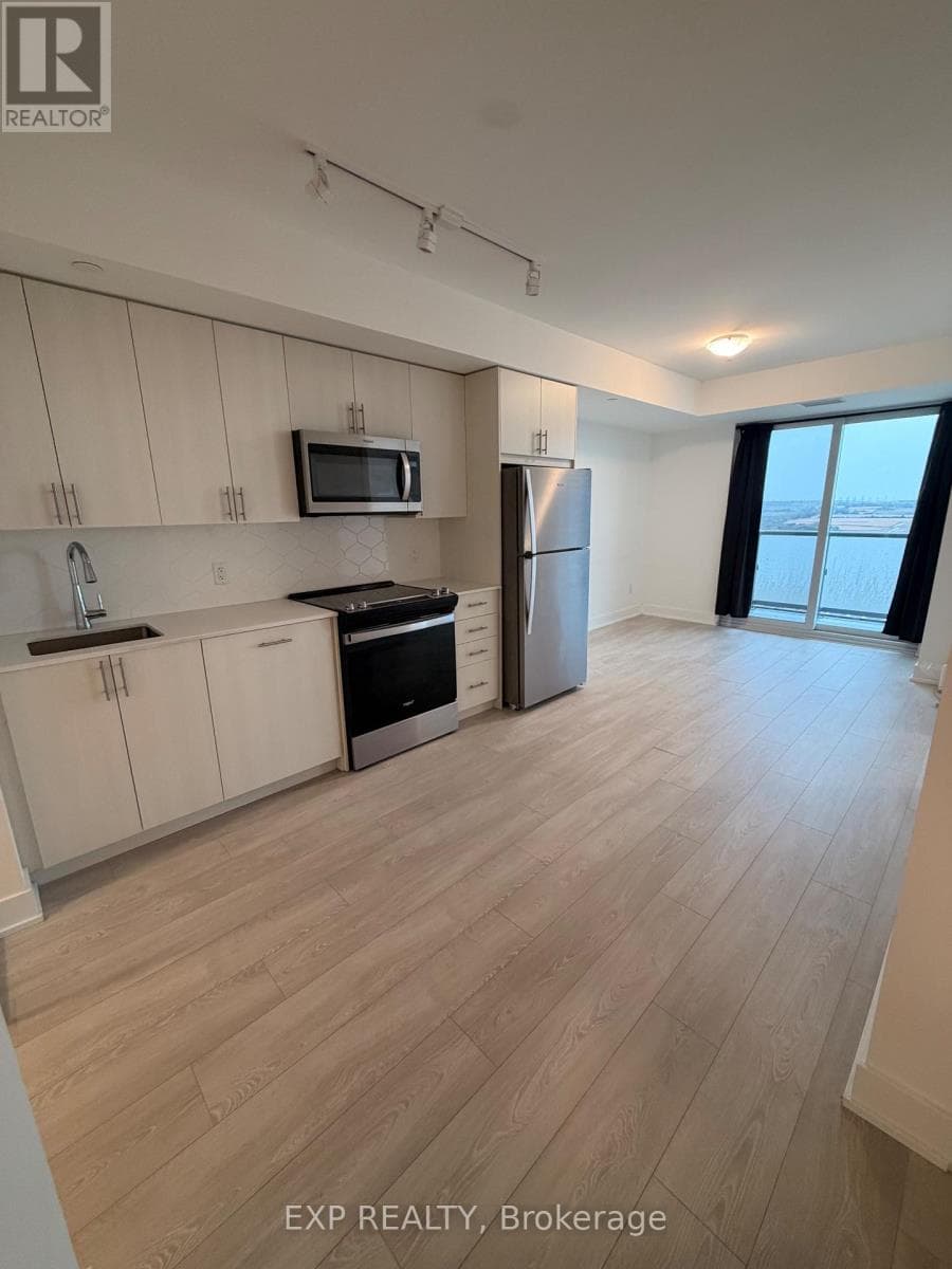 2704- 2545 Simcoe Street