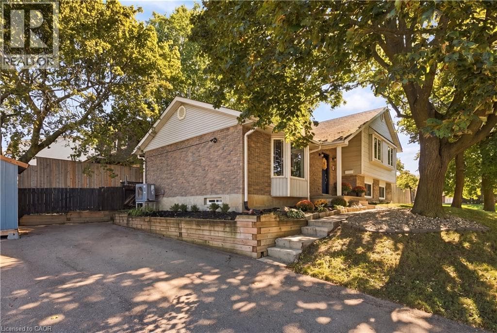 Single Family at 178 LAURENTIAN Drive, Kitchener, Ontario - Photo 3 - RE/MAX Garden City Realty