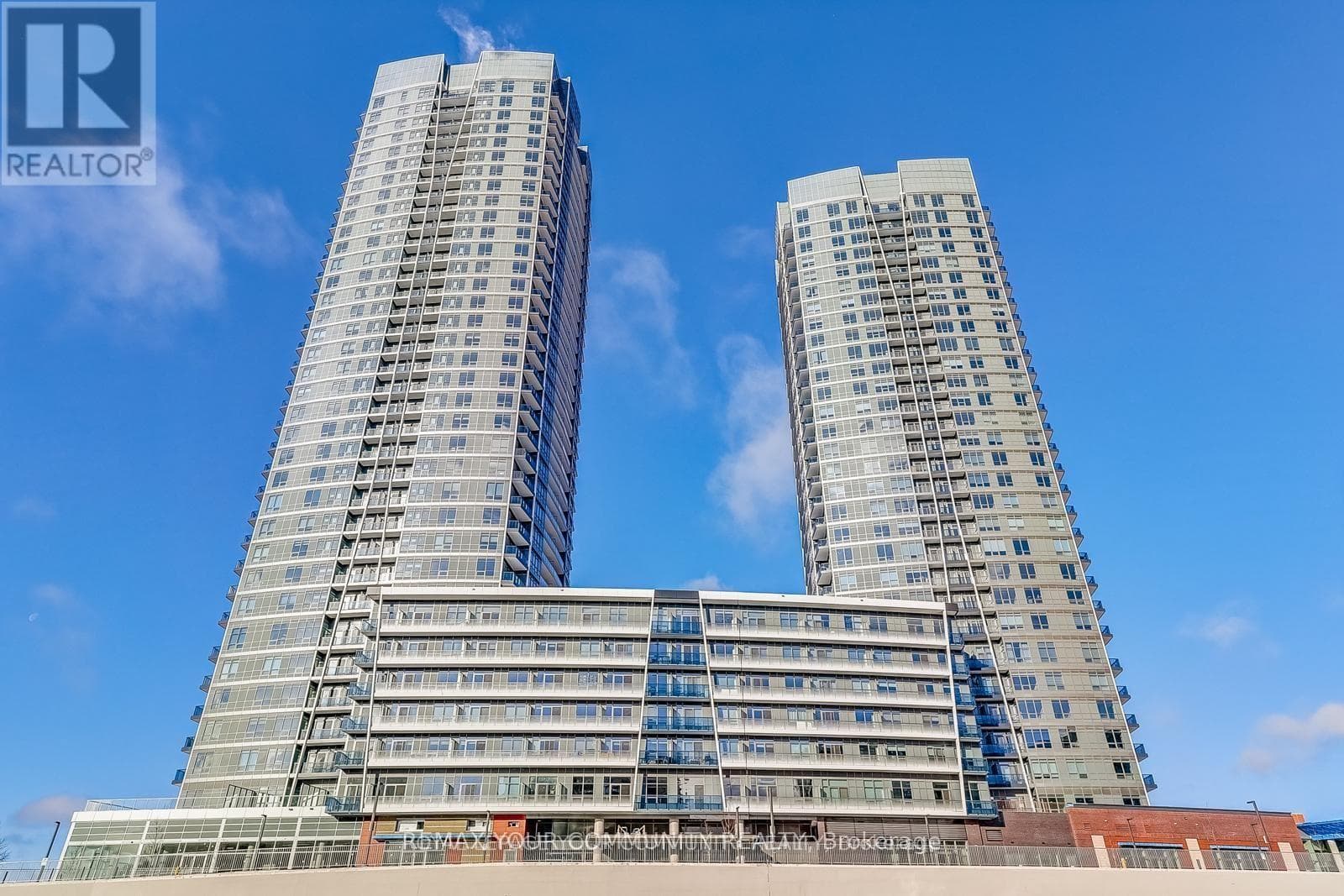 3006- 30 Upper Mall Way