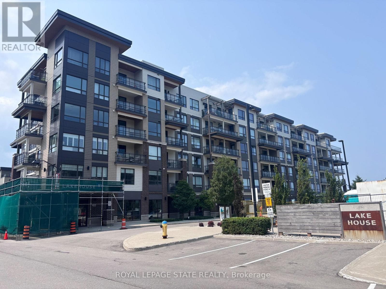 309- 40 Esplanade Lane