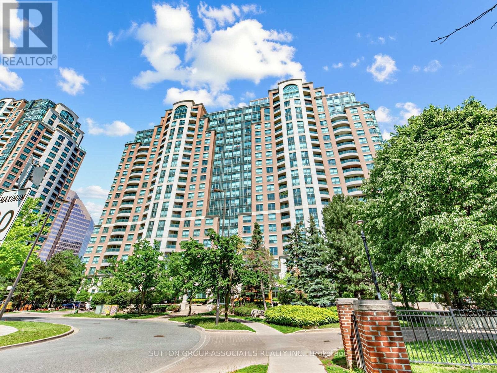 1706- 23 Lorraine Drive