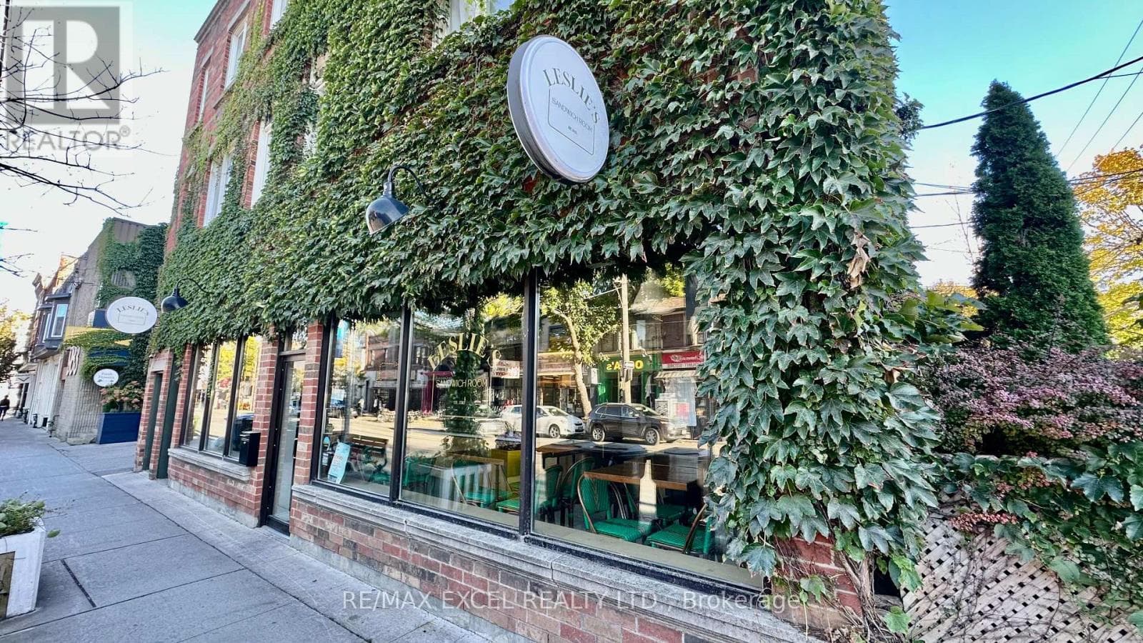 969 Queen Street