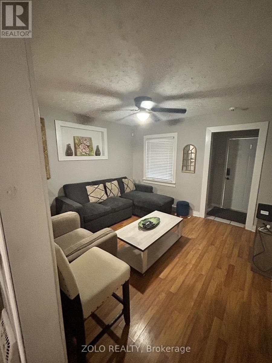 Single Family at Upper- 6325 Murray Street, Niagara Falls (Dorchester), Ontario - Photo 5 - RE/MAX Garden City Realty