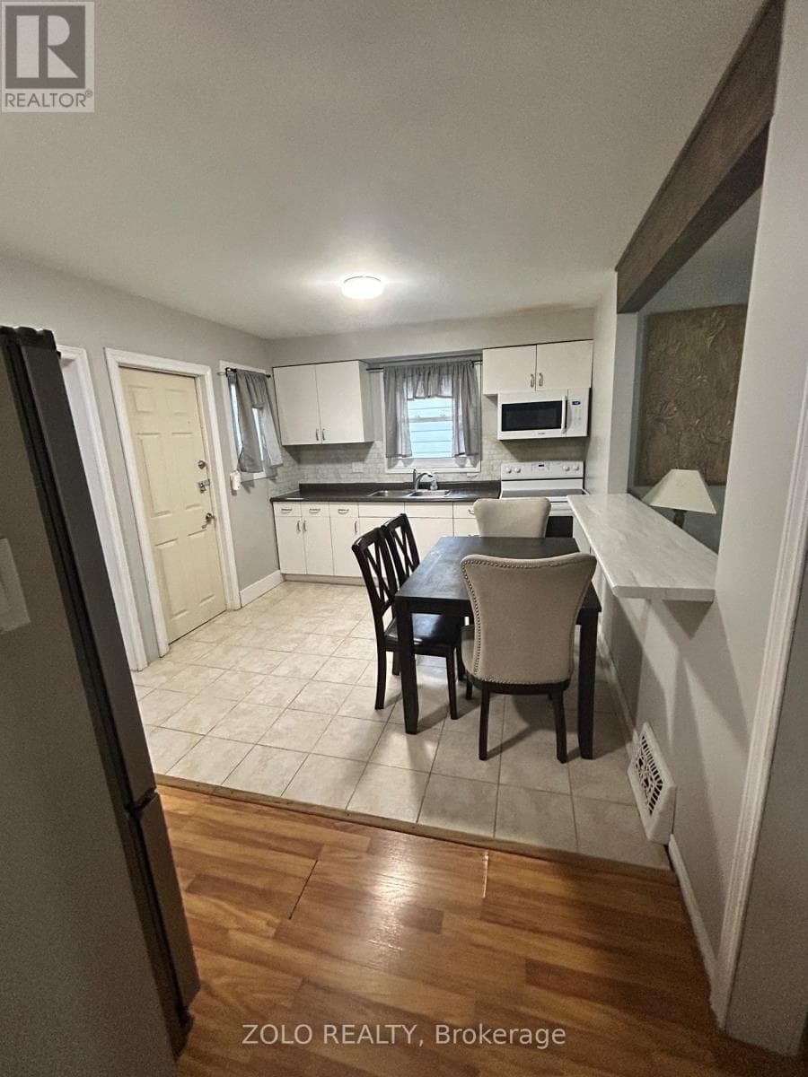 Single Family at Upper- 6325 Murray Street, Niagara Falls (Dorchester), Ontario - Photo 7 - RE/MAX Garden City Realty