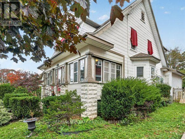 Single Family at 4758 Ryerson Crescent, Niagara Falls (Downtown), Ontario - Photo 2 - RE/MAX Garden City Realty