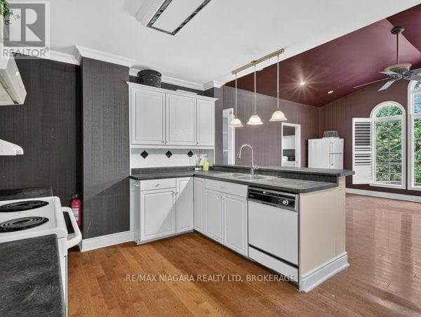 Single Family at 4758 Ryerson Crescent, Niagara Falls (Downtown), Ontario - Photo 8 - RE/MAX Garden City Realty