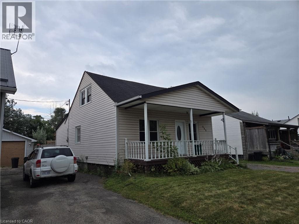 Single Family at 325 SIMPSON Avenue, Welland, Ontario - Photo 2 - RE/MAX Garden City Realty