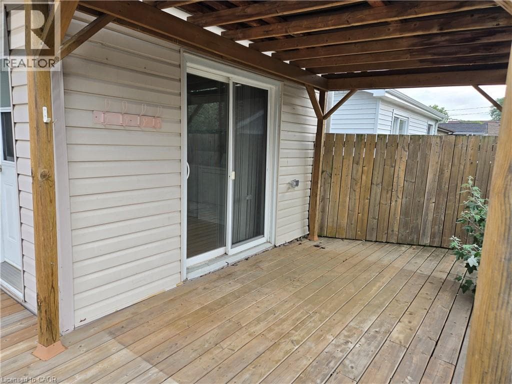 Single Family at 325 SIMPSON Avenue, Welland, Ontario - Photo 4 - RE/MAX Garden City Realty