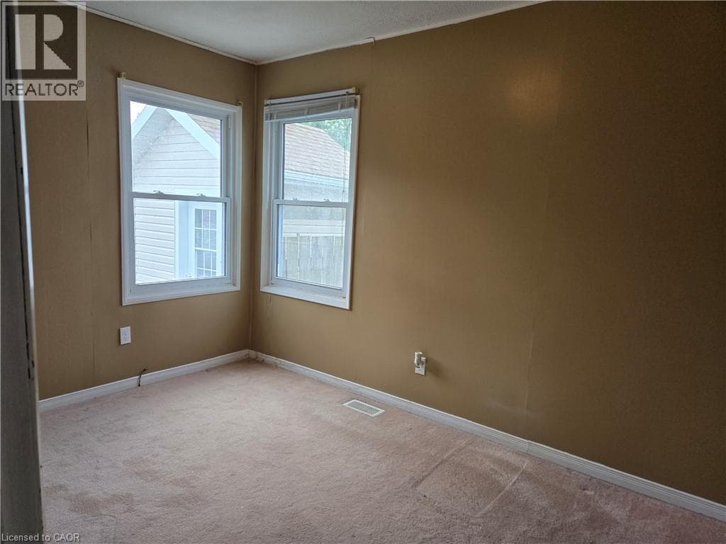 Single Family at 325 SIMPSON Avenue, Welland, Ontario - Photo 6 - RE/MAX Garden City Realty