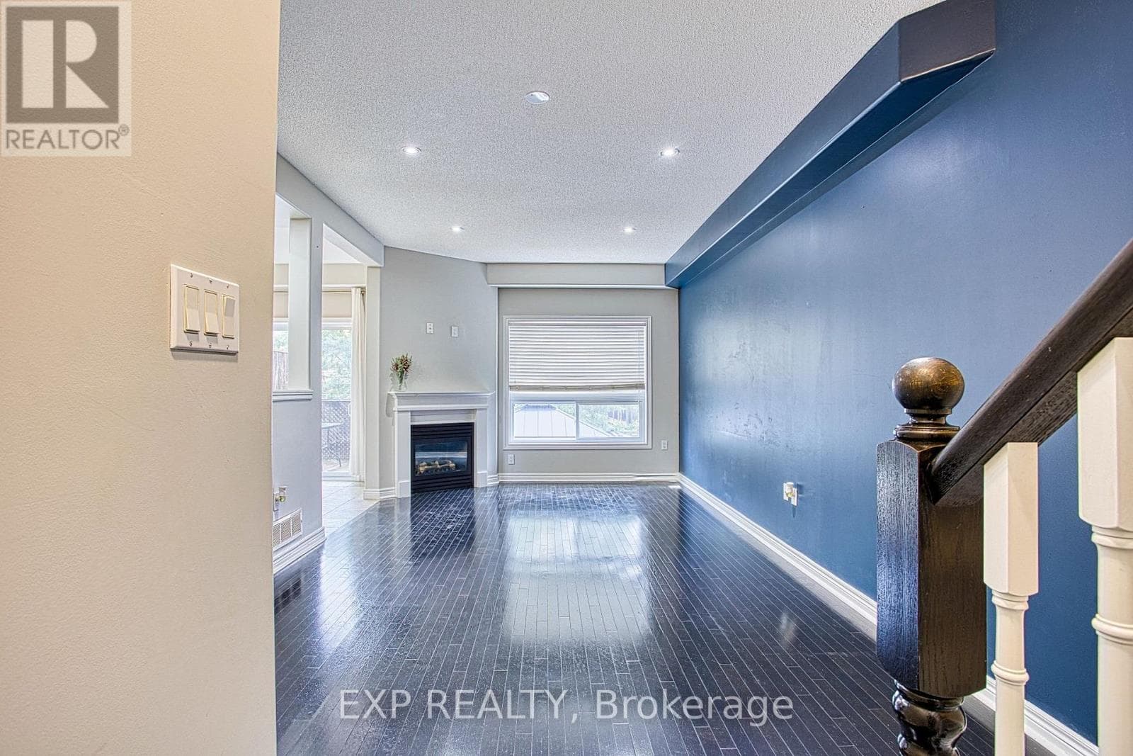 Single Family at Main- 52 Dartmouth Gate, Hamilton (Lakeshore), Ontario - Photo 4 - RE/MAX Garden City Realty