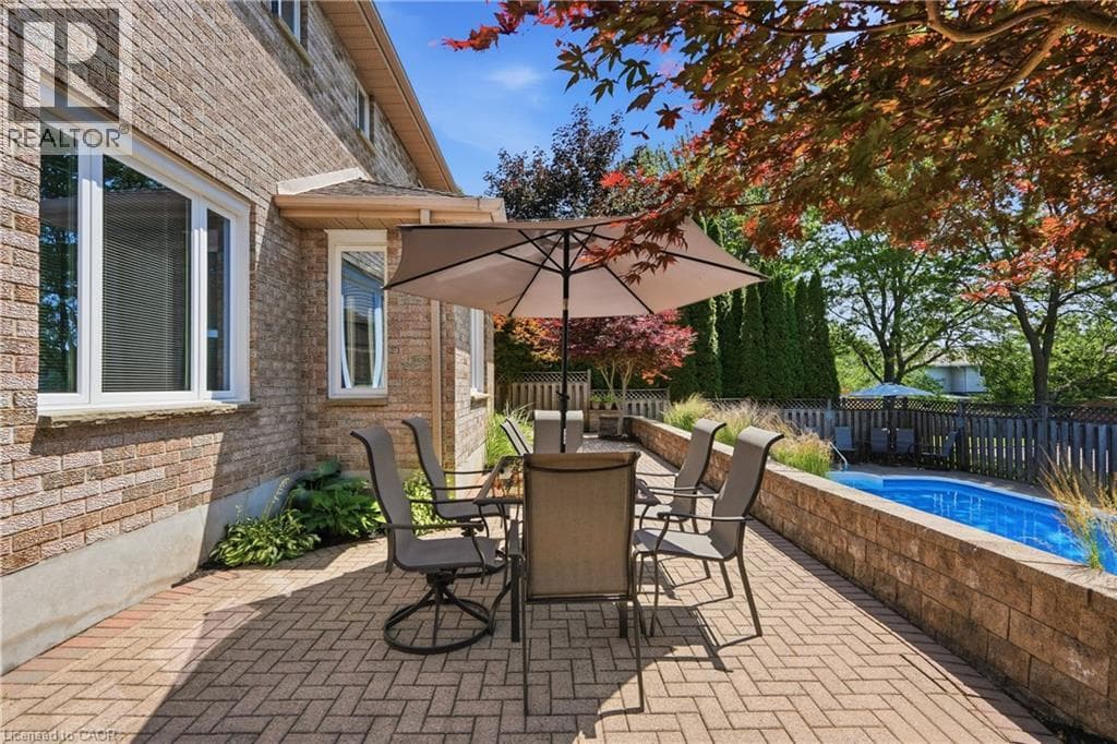 Single Family at 12 HARVEST OAK Drive, Welland, Ontario - Photo 8 - RE/MAX Garden City Realty