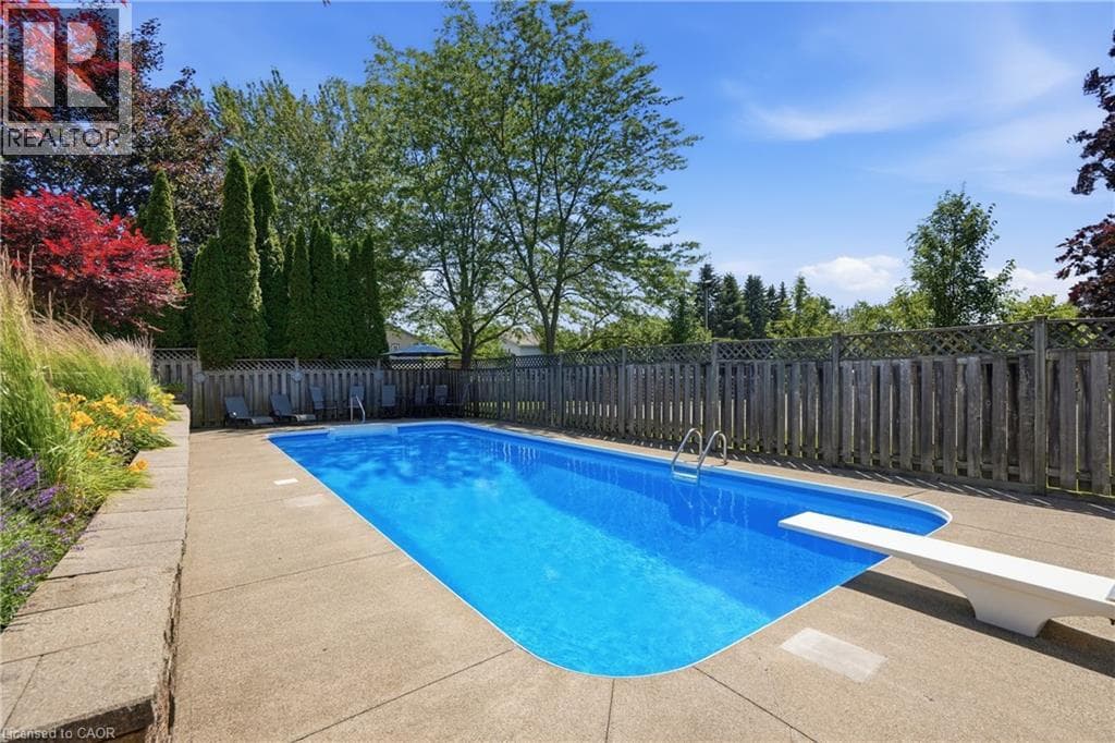 Single Family at 12 HARVEST OAK Drive, Welland, Ontario - Photo 6 - RE/MAX Garden City Realty