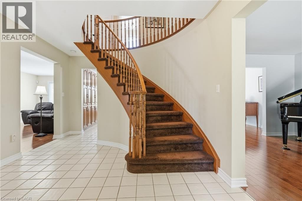 Single Family at 12 HARVEST OAK Drive, Welland, Ontario - Photo 10 - RE/MAX Garden City Realty