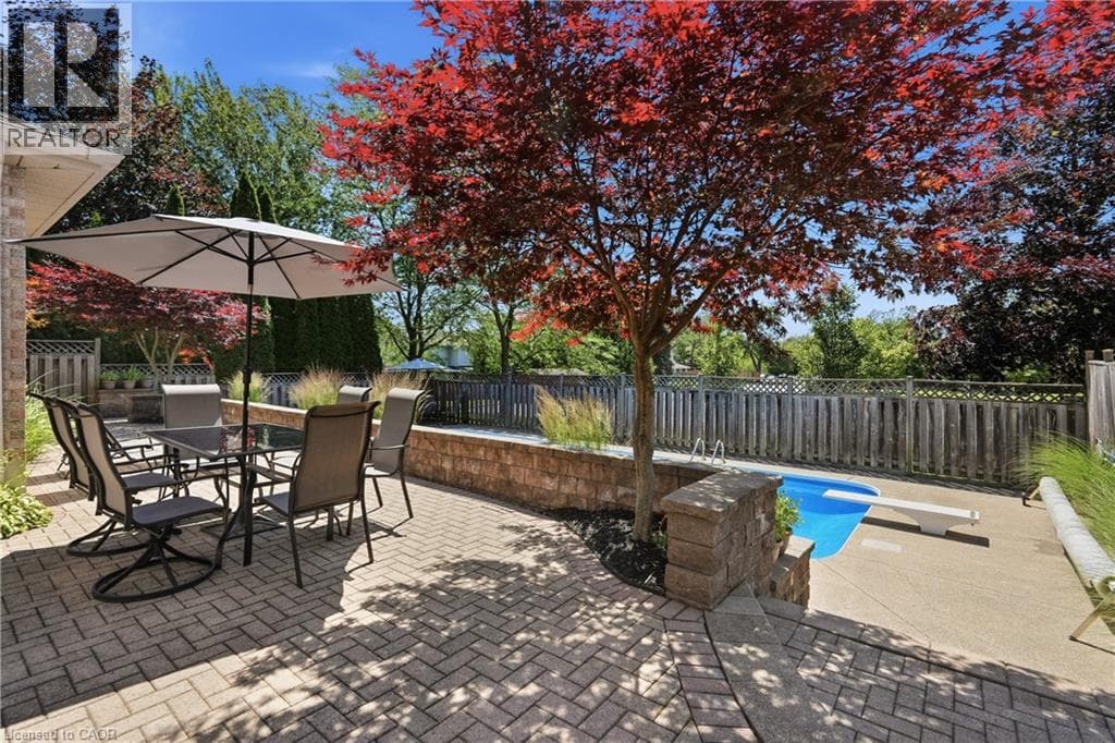 Single Family at 12 HARVEST OAK Drive, Welland, Ontario - Photo 7 - RE/MAX Garden City Realty