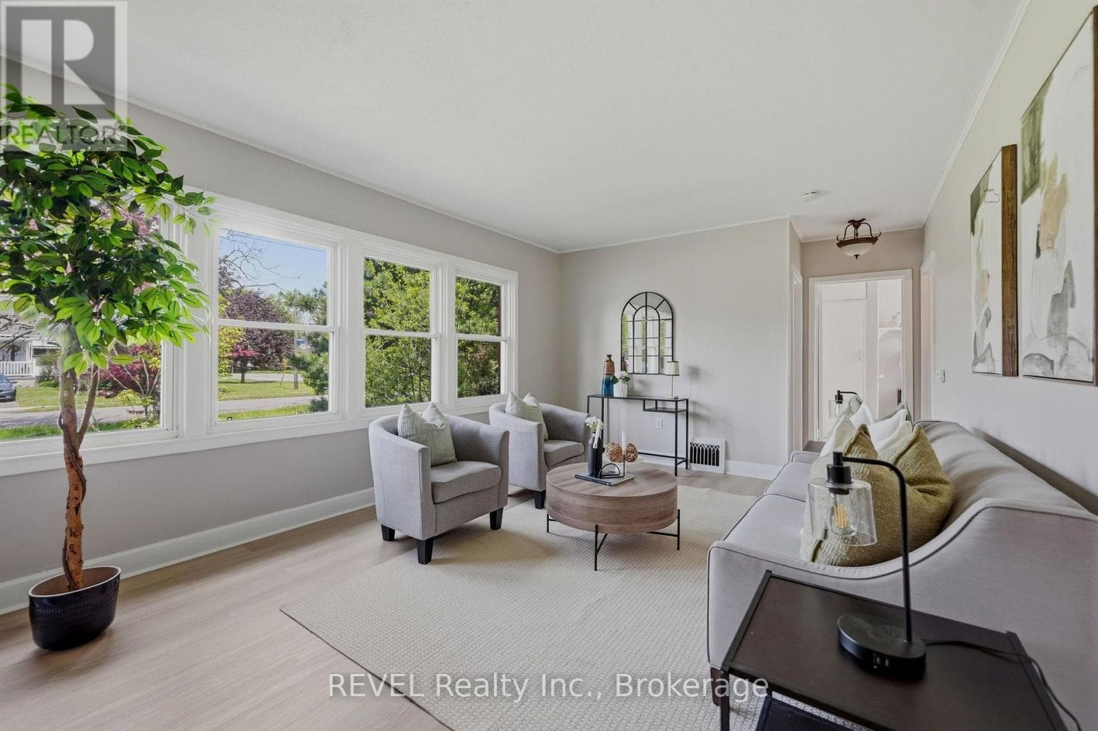 Single Family at 7962 Booth Street, Niagara Falls (Ascot), Ontario - Photo 2 - RE/MAX Garden City Realty