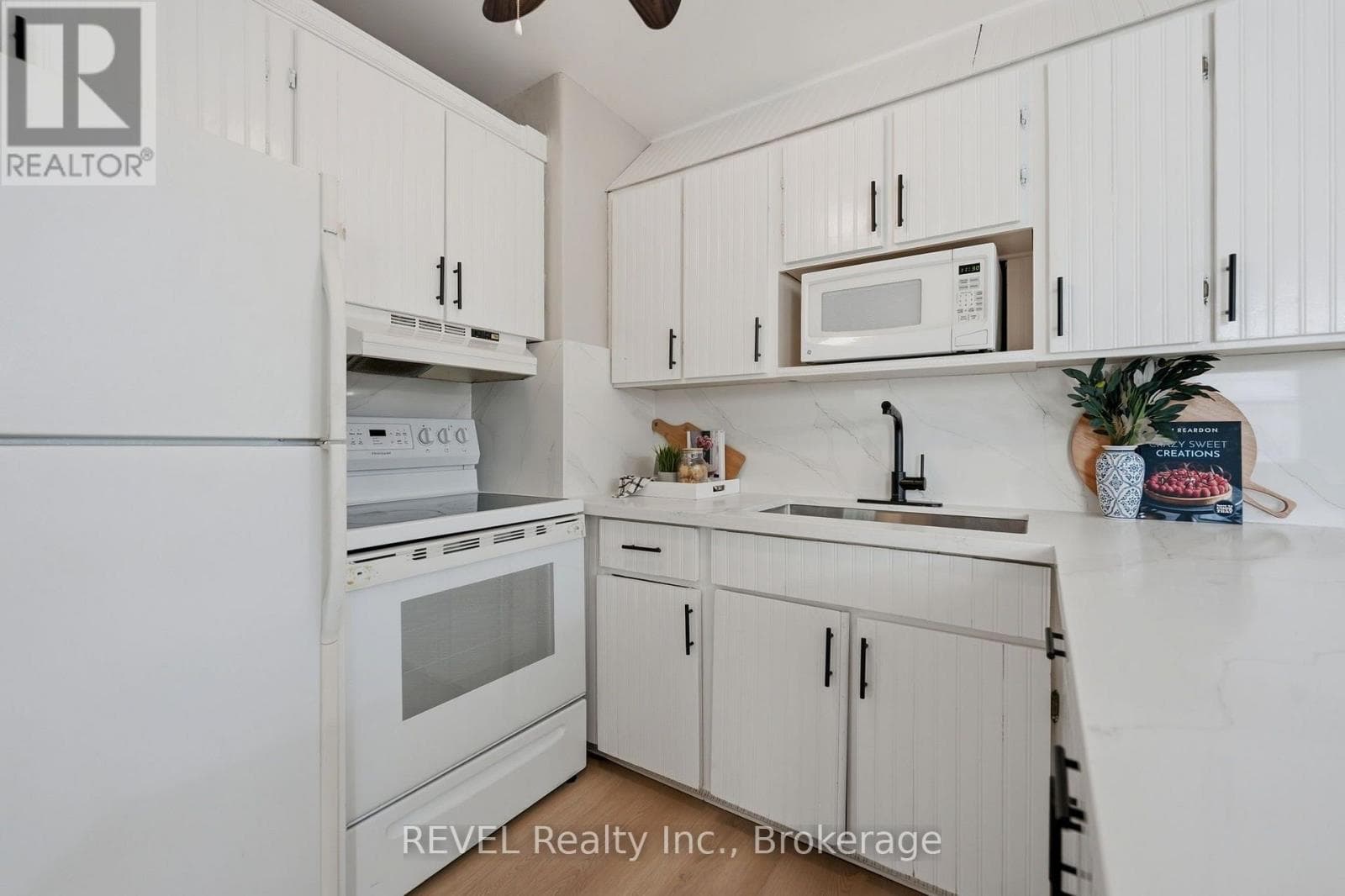 Single Family at 7962 Booth Street, Niagara Falls (Ascot), Ontario - Photo 9 - RE/MAX Garden City Realty