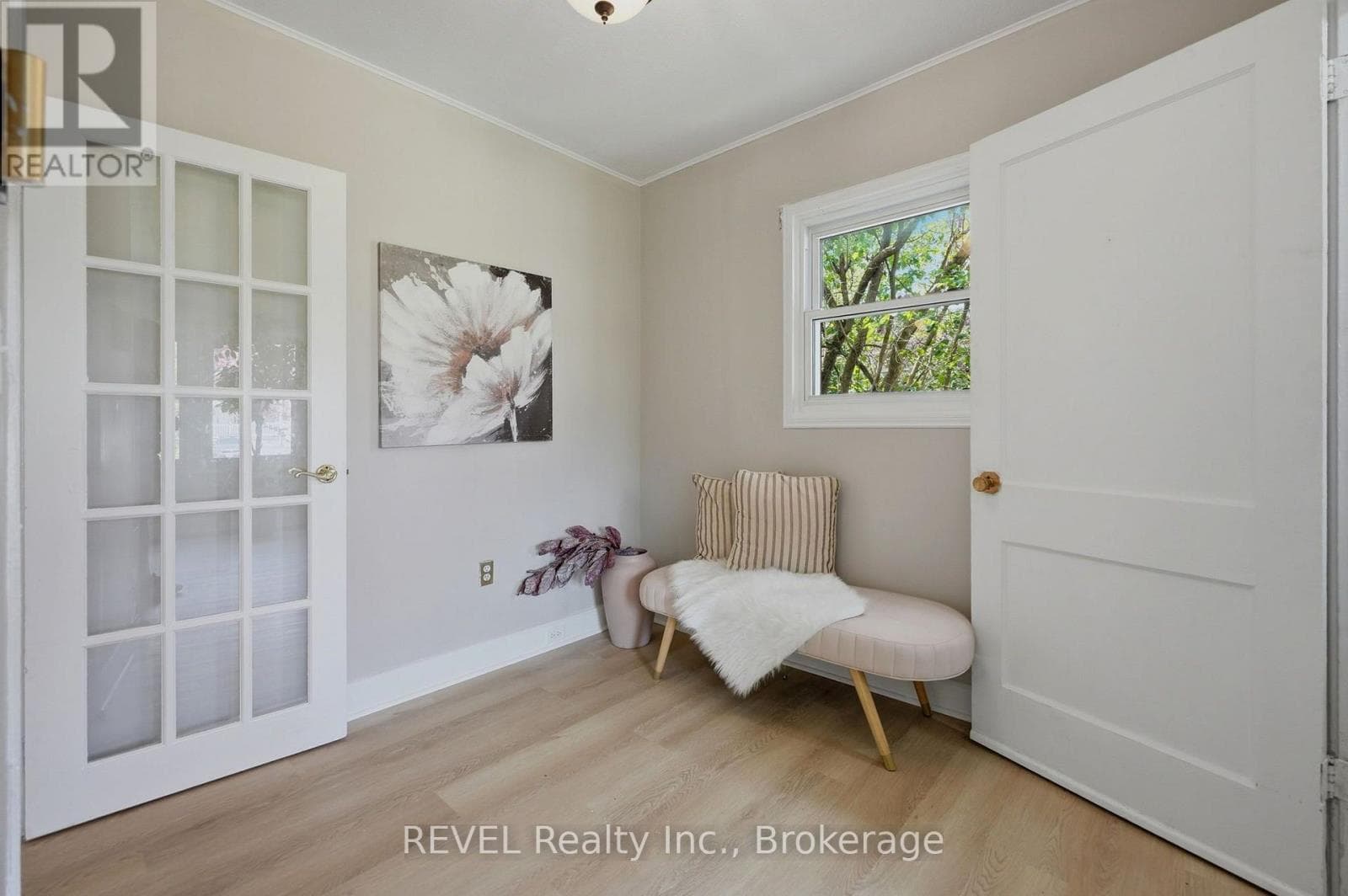Single Family at 7962 Booth Street, Niagara Falls (Ascot), Ontario - Photo 6 - RE/MAX Garden City Realty