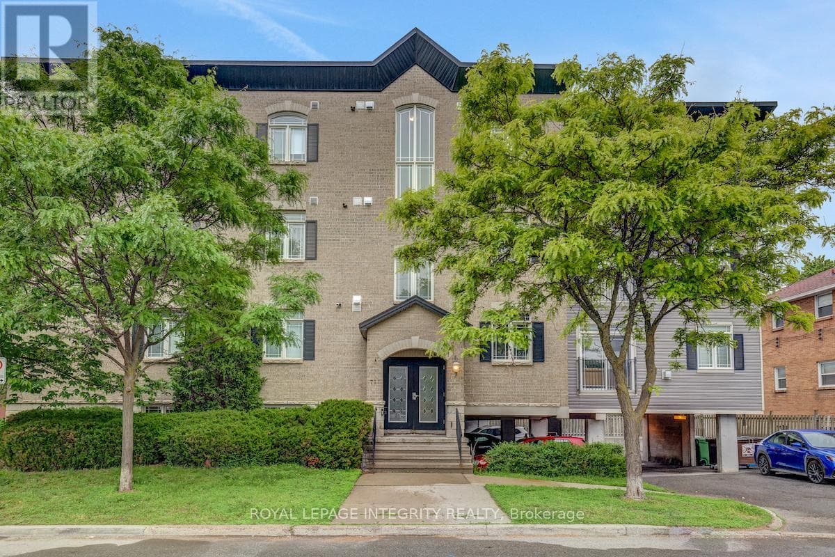 402- 711 Churchill Avenue