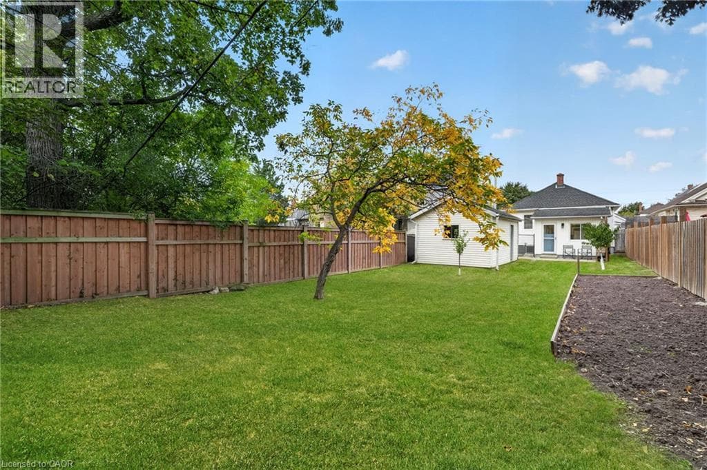 Single Family at 32 RICHMOND Avenue, St. Catharines, Ontario - Photo 5 - RE/MAX Garden City Realty