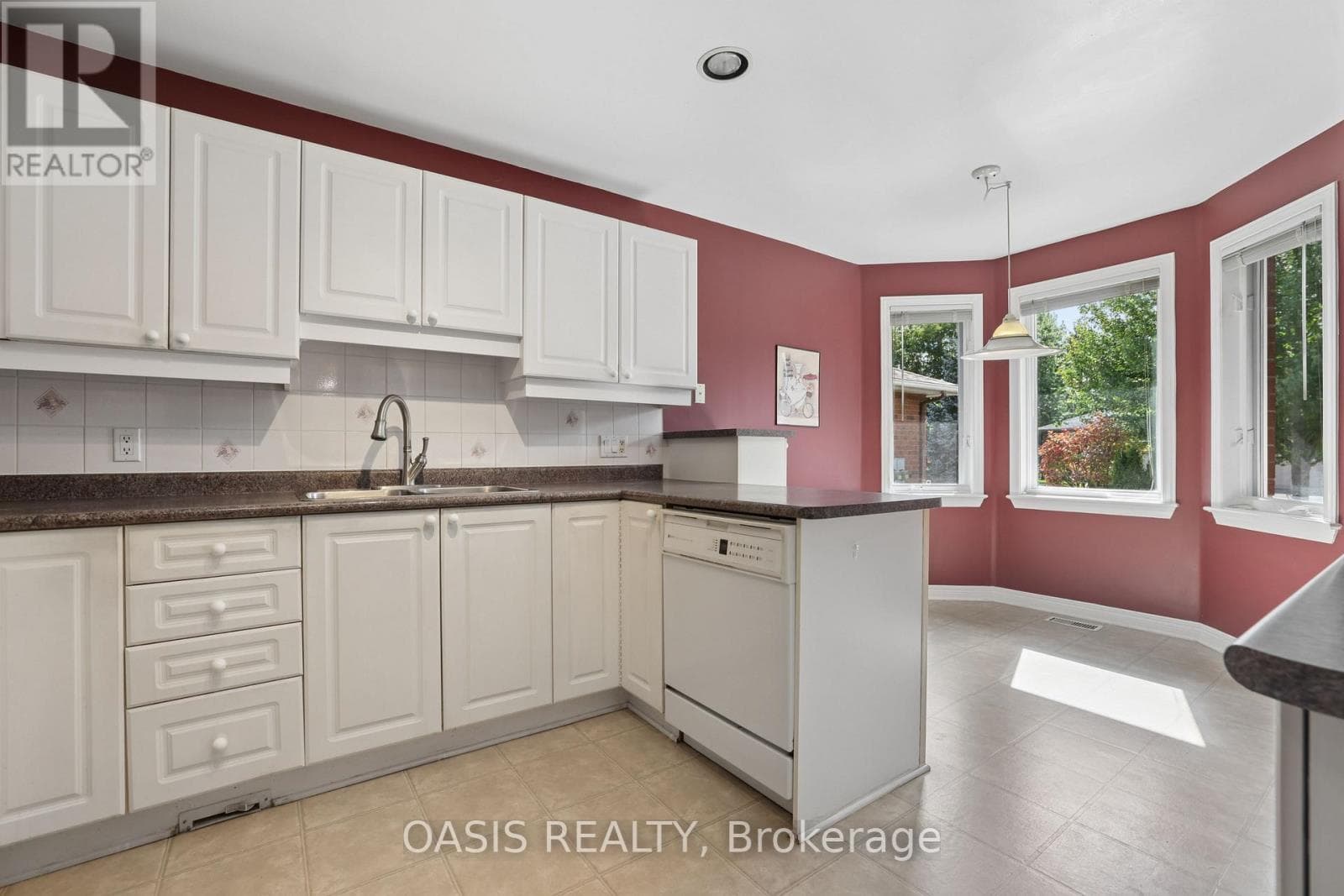 Single Family at 63 Bunting Lane, Ottawa, Ontario - Photo 3 - RE/MAX Garden City Realty