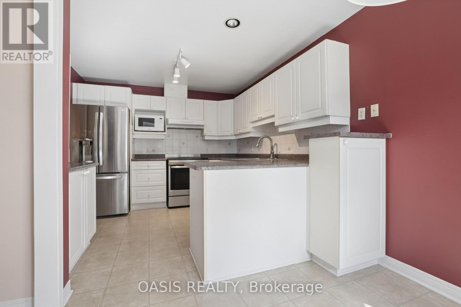 Single Family at 63 Bunting Lane, Ottawa, Ontario - Photo 4 - RE/MAX Garden City Realty