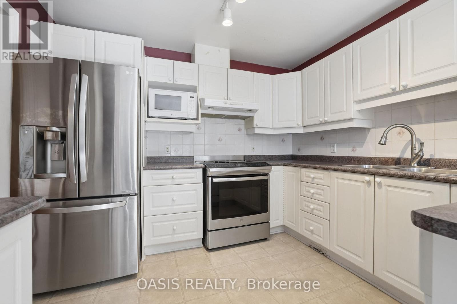 Single Family at 63 Bunting Lane, Ottawa, Ontario - Photo 5 - RE/MAX Garden City Realty