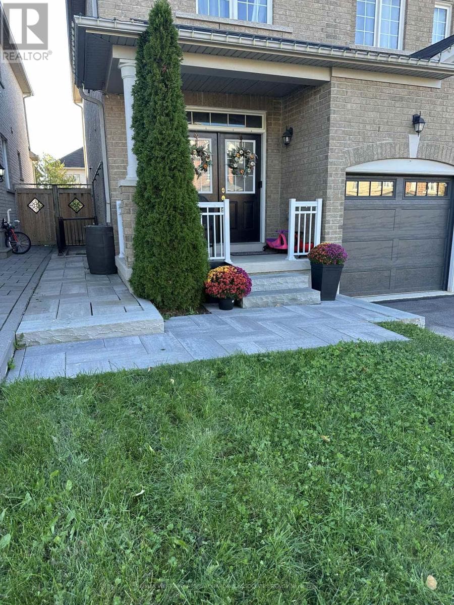 Single Family at 52 Herefordshire Crescent, Newmarket (Woodland Hill), Ontario - Photo 2 - RE/MAX Garden City Realty