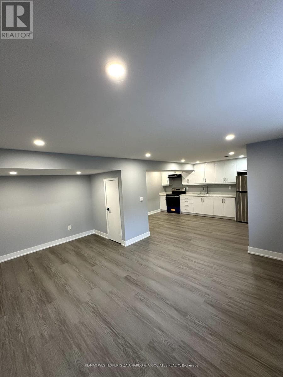 Single Family at 52 Herefordshire Crescent, Newmarket (Woodland Hill), Ontario - Photo 7 - RE/MAX Garden City Realty