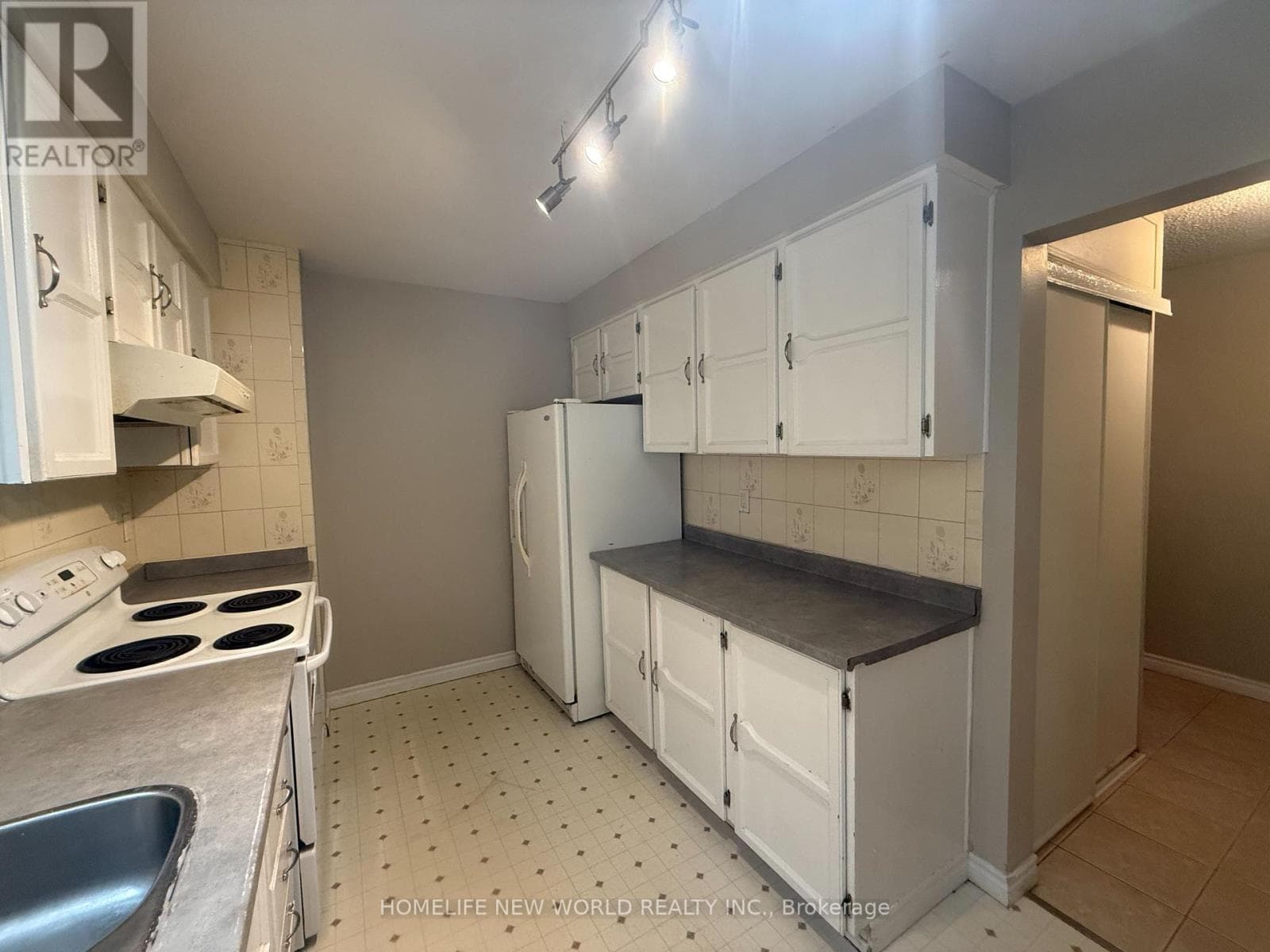 Single Family at 12 Jacob Drive, Whitby (Lynde Creek), Ontario - Photo 7 - RE/MAX Garden City Realty