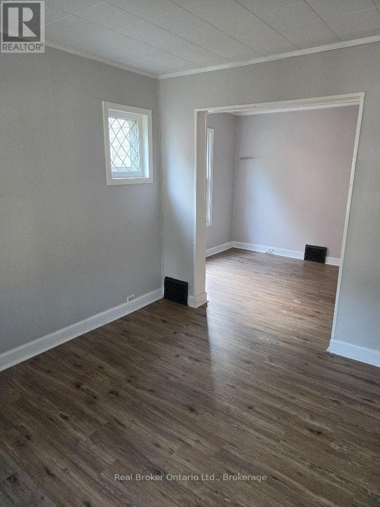 Single Family at 4940 Armoury Street, Niagara Falls (Cherrywood), Ontario - Photo 2 - RE/MAX Garden City Realty