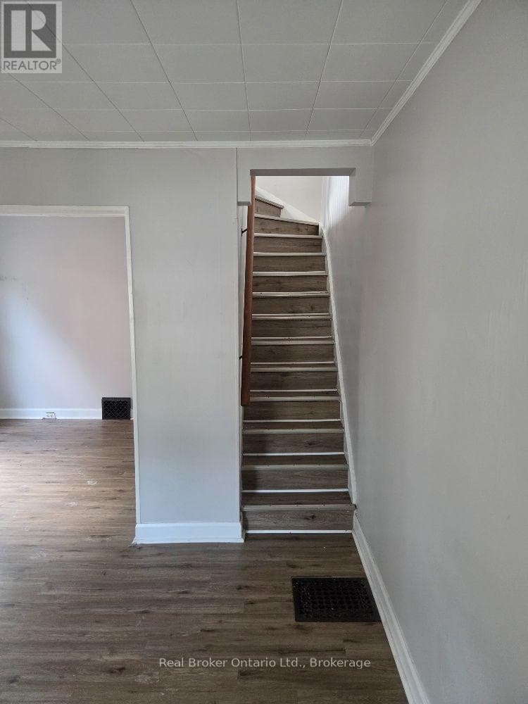 Single Family at 4940 Armoury Street, Niagara Falls (Cherrywood), Ontario - Photo 3 - RE/MAX Garden City Realty