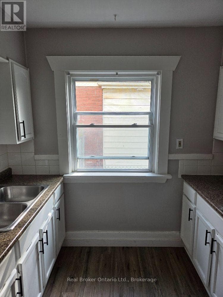 Single Family at 4940 Armoury Street, Niagara Falls (Cherrywood), Ontario - Photo 4 - RE/MAX Garden City Realty