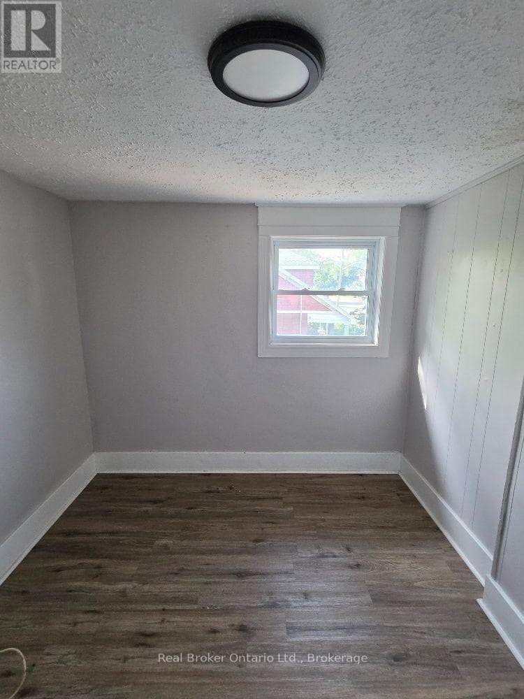 Single Family at 4940 Armoury Street, Niagara Falls (Cherrywood), Ontario - Photo 7 - RE/MAX Garden City Realty