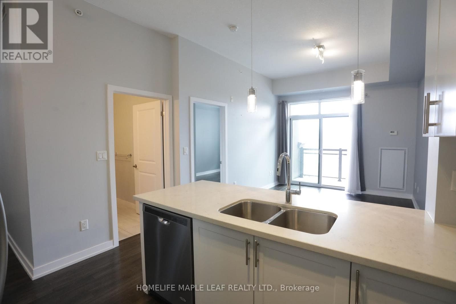 Single Family at 418- 35 Southshore Crescent, Hamilton (Lakeshore), Ontario - Photo 7 - RE/MAX Garden City Realty
