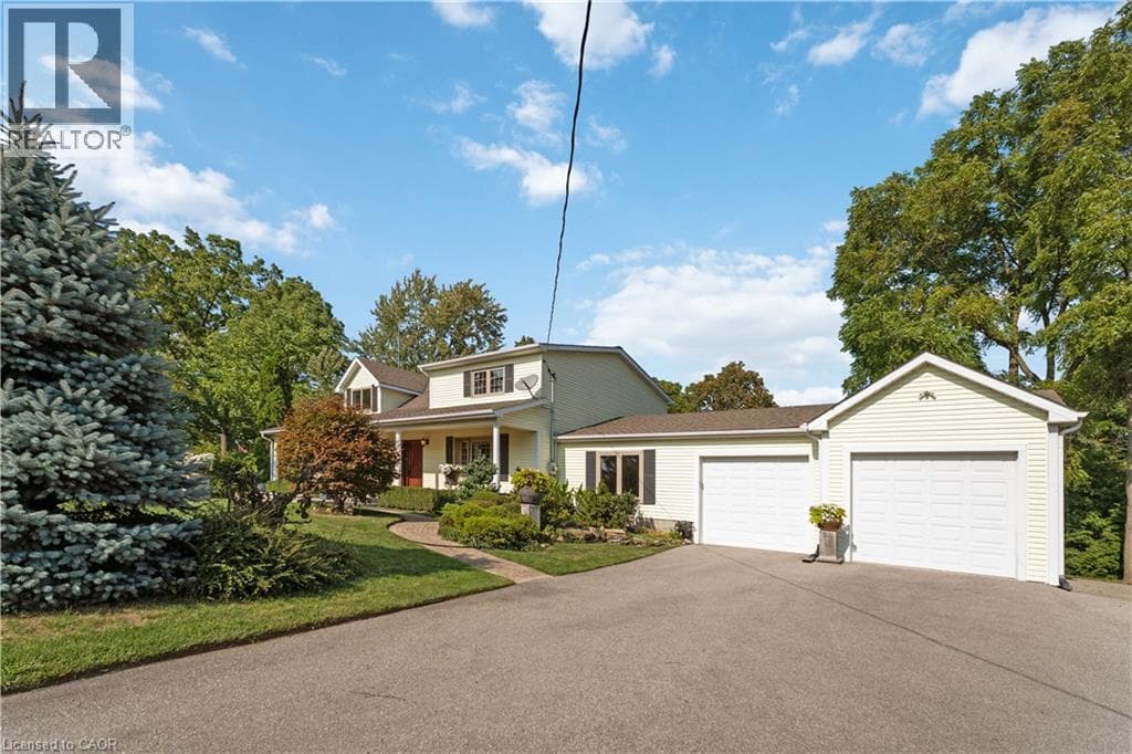 Single Family at 493 RIDGE Road, Grimsby, Ontario - Photo 5 - RE/MAX Garden City Realty