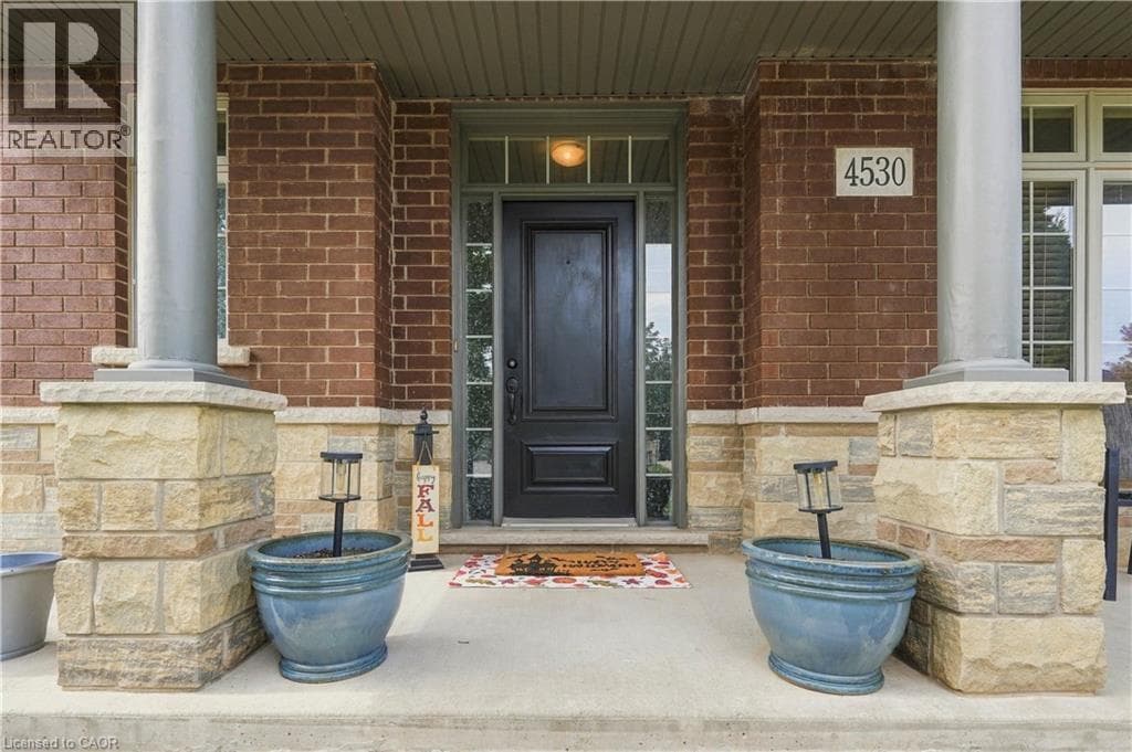 Single Family at 4530 FRANCES Crescent, Beamsville, Ontario - Photo 4 - RE/MAX Garden City Realty