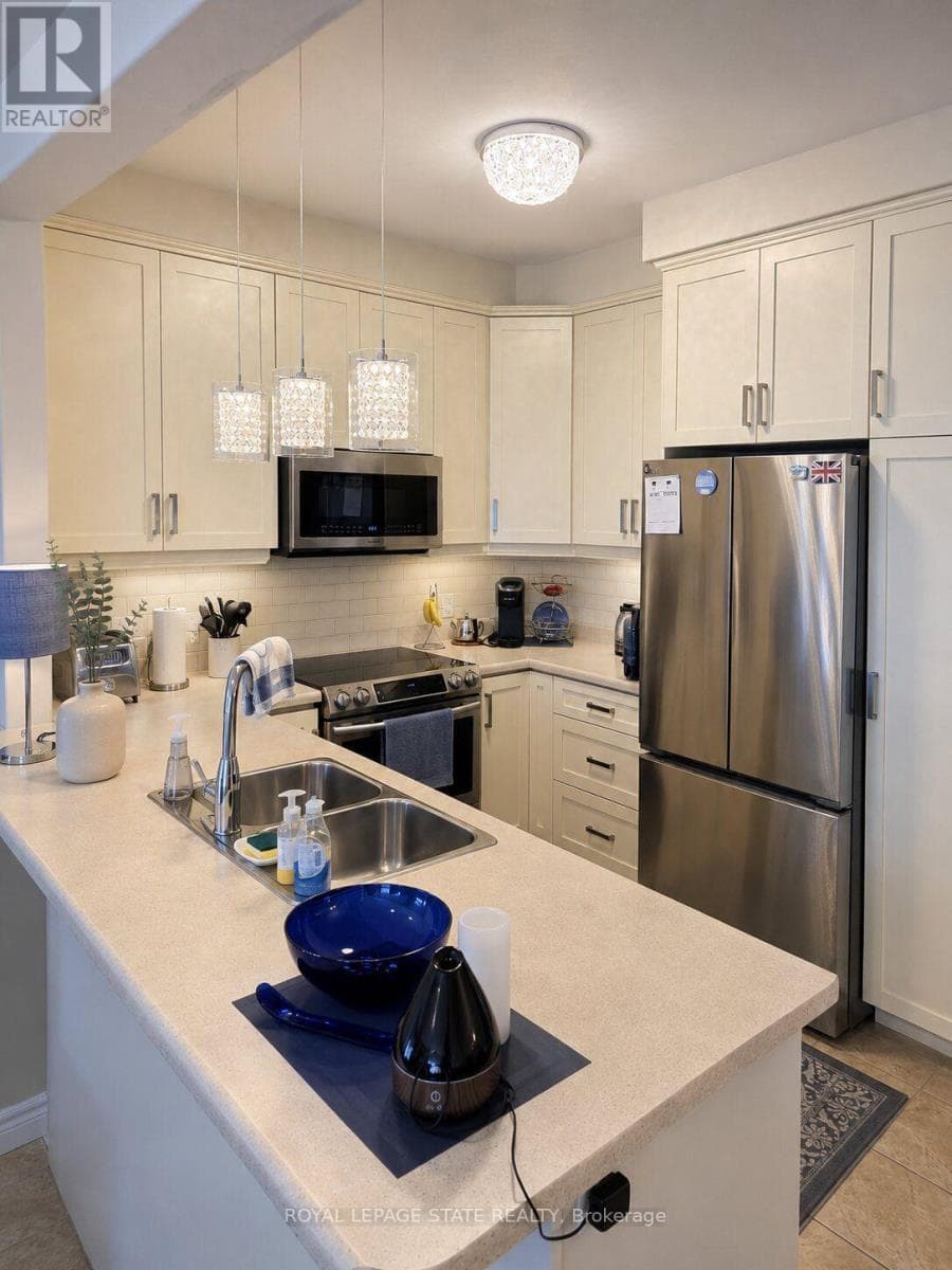 Single Family at 85 Sexton Crescent, Hamilton (Meadowlands), Ontario - Photo 6 - RE/MAX Garden City Realty