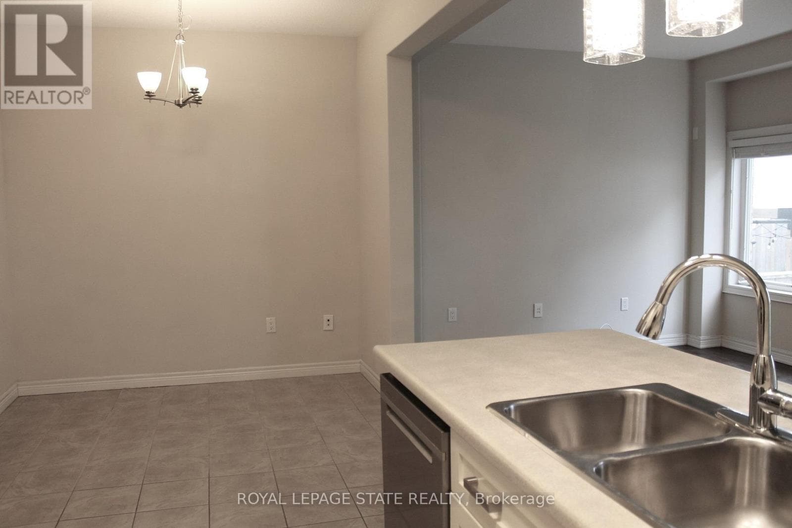 Single Family at 85 Sexton Crescent, Hamilton (Meadowlands), Ontario - Photo 9 - RE/MAX Garden City Realty