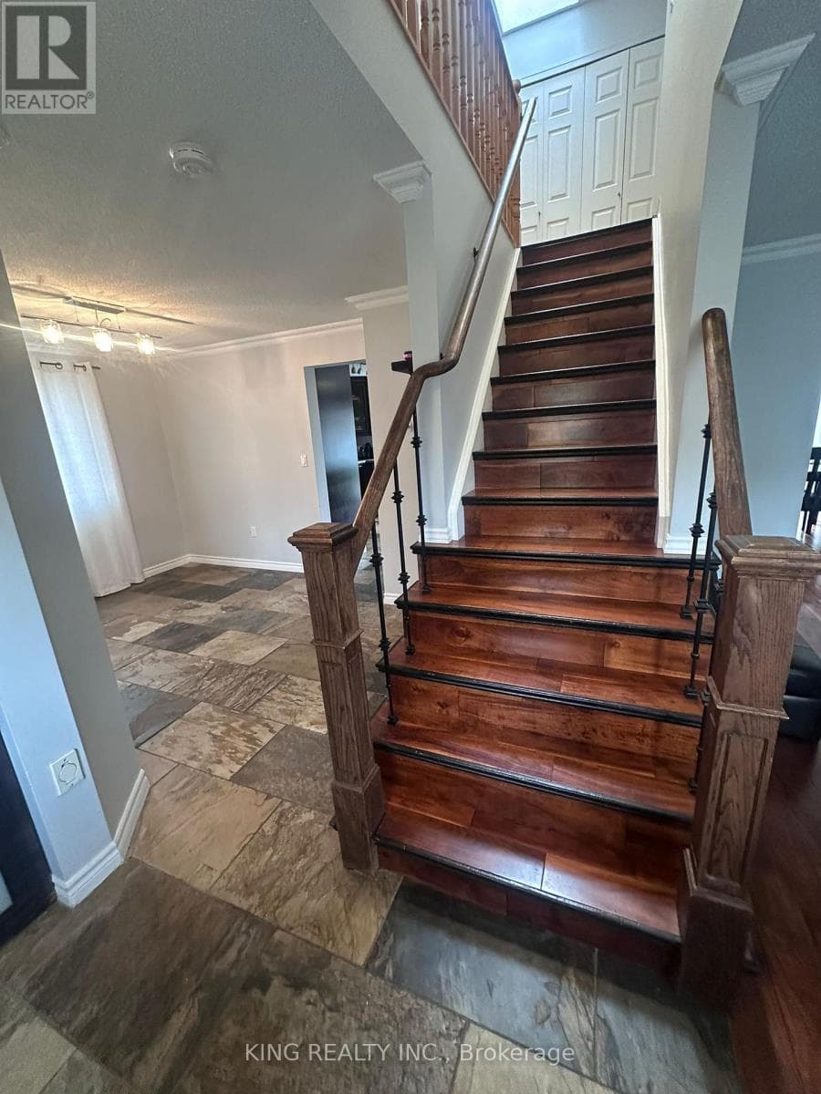 Single Family at 9 Whitehorn Crescent, Barrie (Holly), Ontario - Photo 10 - RE/MAX Garden City Realty
